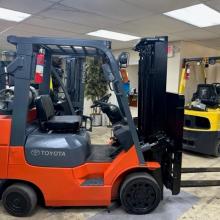 Toyota 5000Lb Forklift with Fork Positioner Attachment