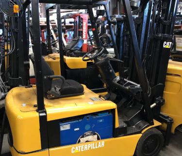 Battery Incl 3 stage mast 2010 Cat Electric 4 Wheel E3500 Forklift 