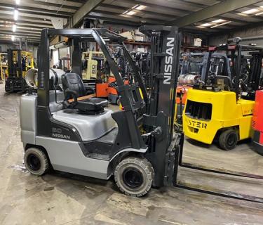 2015 Nissan 5000lb Pneumatic Forklift 3 Stage Mast Side Shifting Forks