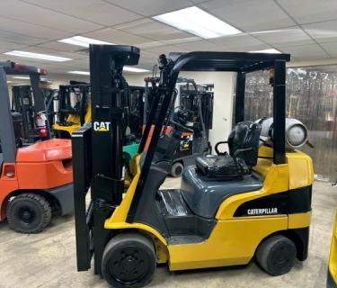 Caterpillar 5000lb Forklift 3 stage mast Side Shifting Forks Atlanta Forklifts