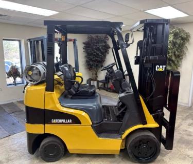 Caterpillar 5000lb Forklift 3 stage mast Side Shifting Forks Atlanta Forklifts