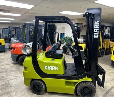 Clark 4000lb Forklift 3 stage mast side shifting forks