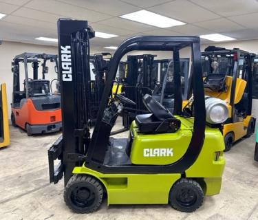 Clark 4000lb Forklift 3 stage mast side shifting forks