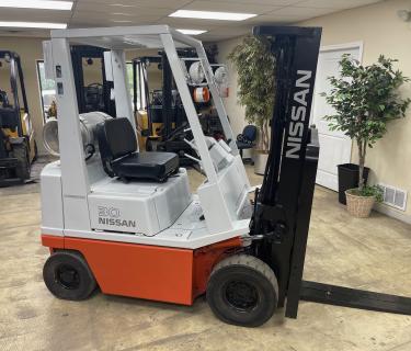 Nissan 3000lb pneumatic forklift for sale Atlanta Georgia