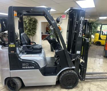 Nissan 5000Lb Forklift 3 Stage Mast Side Shifting Forks