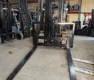 Caterpillar 9000lb Forklift Pneumatic, Caterpillar 8000lb Forklift Caterpillar GP451 Forklift