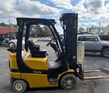 Yale 5000lb Forklift 3 Stage Mast Side shifting forks Yale Warehouse Forklift 5000lb Forklift for sale Atlanta Georgia