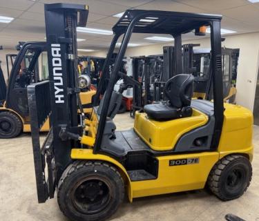 Hyundai Pneumatic Forklift for sale Alpharetta Georgia