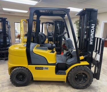 Hyundai Pneumatic Forklift for sale Alpharetta Georgia